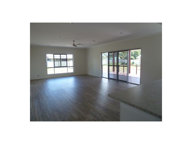 17 Pier, Urangan QLD 4655