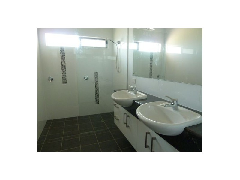 17 Pier, Urangan QLD 4655