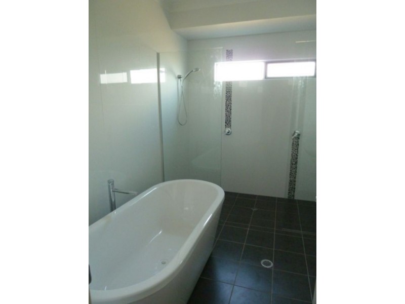 17 Pier, Urangan QLD 4655