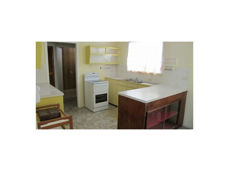 13 Arthur Street, Urangan QLD 4655