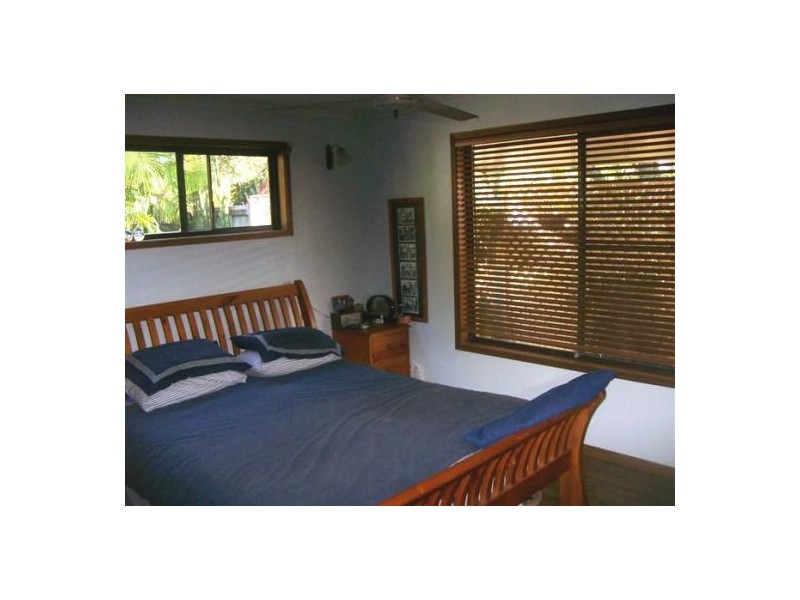 16 Preston Street, Point Vernon QLD 4655