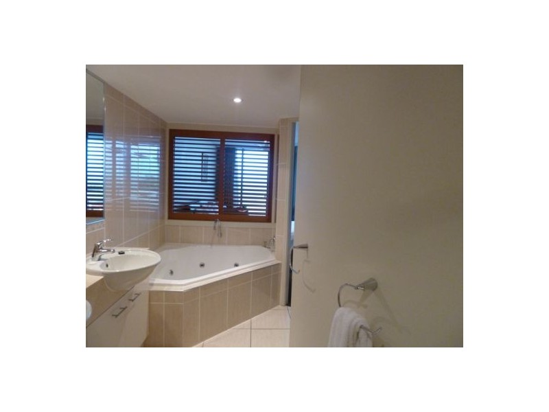 6/558 Esplanade, Urangan QLD 4655