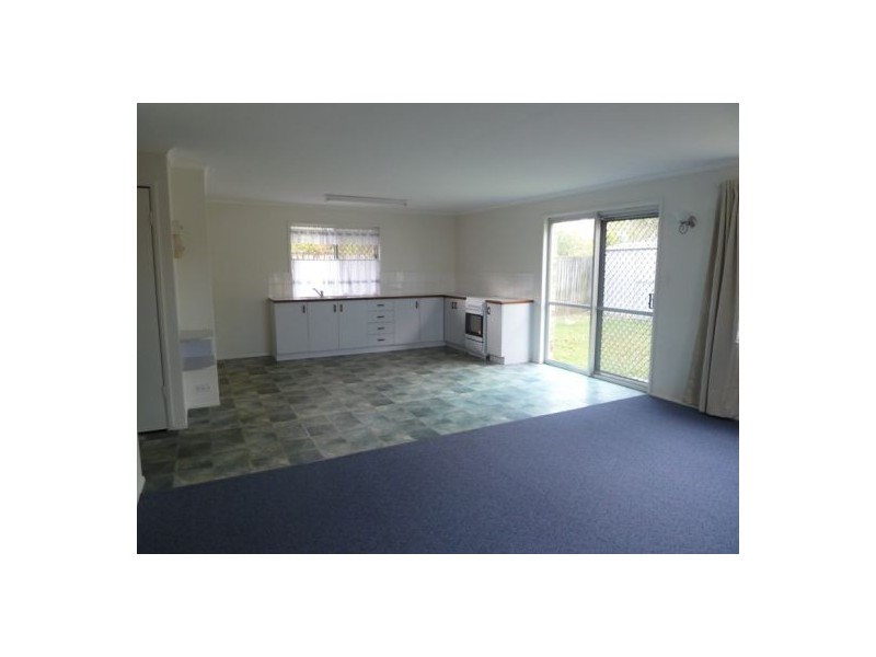 2/12 Bayrise Drive, Urangan QLD 4655