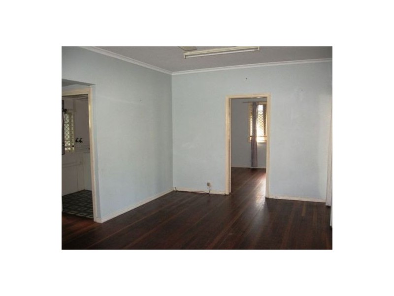 17 Churchill Street, Urangan QLD 4655