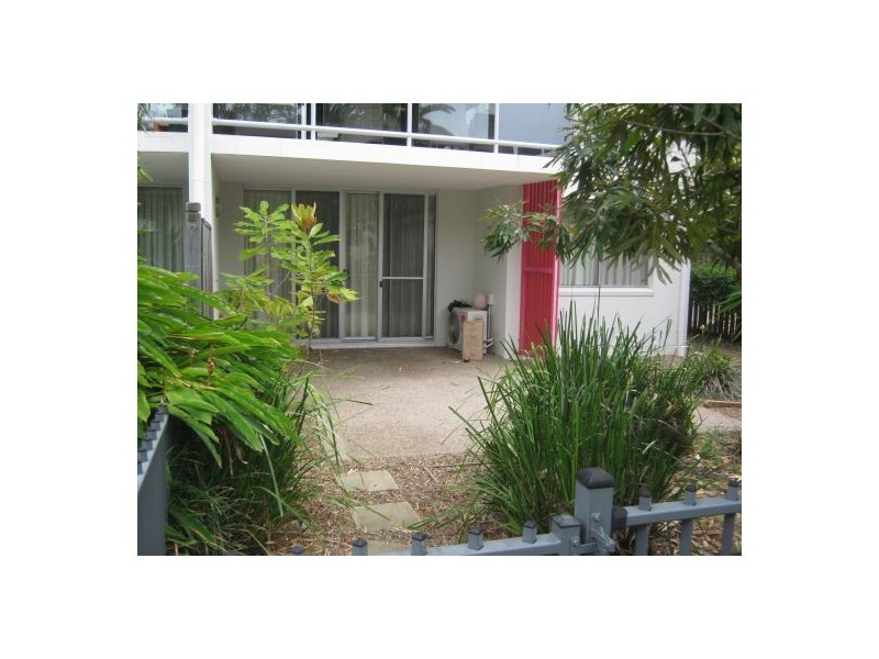 11/68 Pulgul Street, Urangan QLD 4655