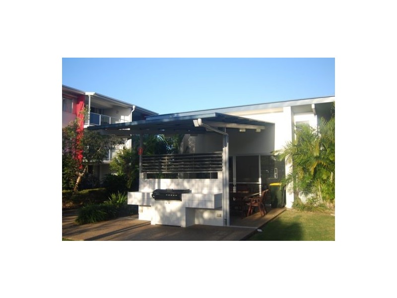 11/68 Pulgul Street, Urangan QLD 4655