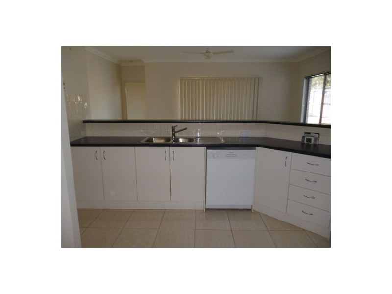 1 Montrose Close, Point Vernon QLD 4655