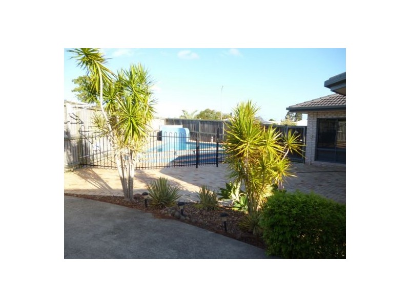 1 Montrose Close, Point Vernon QLD 4655