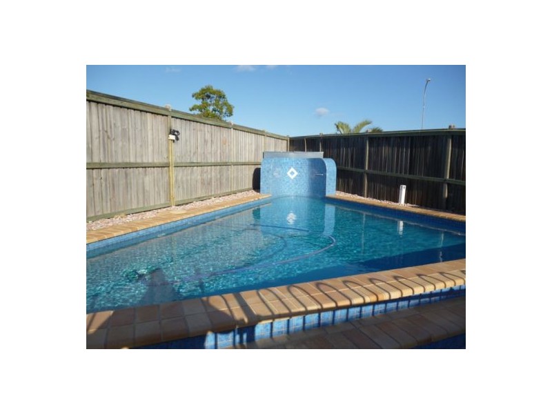 1 Montrose Close, Point Vernon QLD 4655