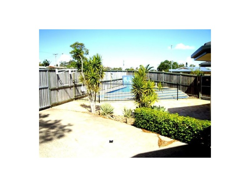 1 Montrose Close, Point Vernon QLD 4655