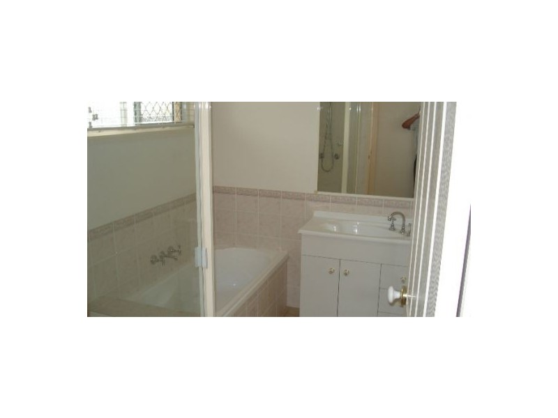 1 Butcherbird Close, Eli Waters QLD 4655