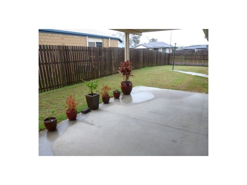 2 Pharlap Court, Point Vernon QLD 4655