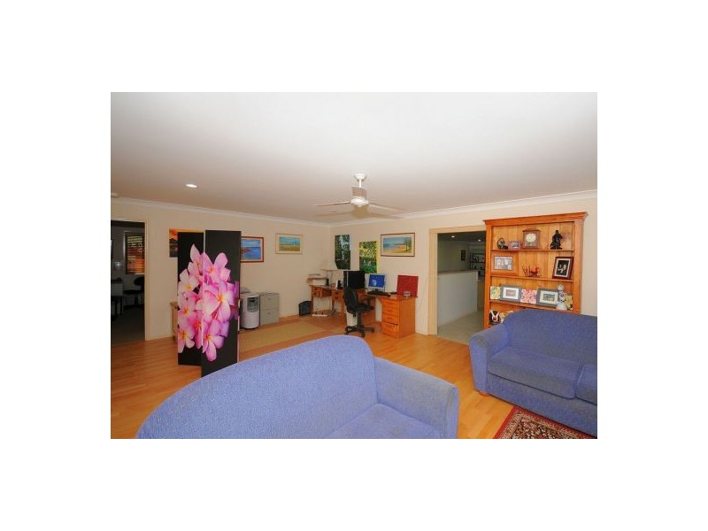 14 Earl St Vincent Circuit, Eli Waters QLD 4655