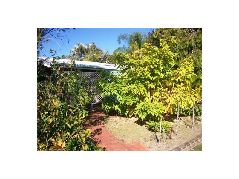 16 Preston Street, Point Vernon QLD 4655