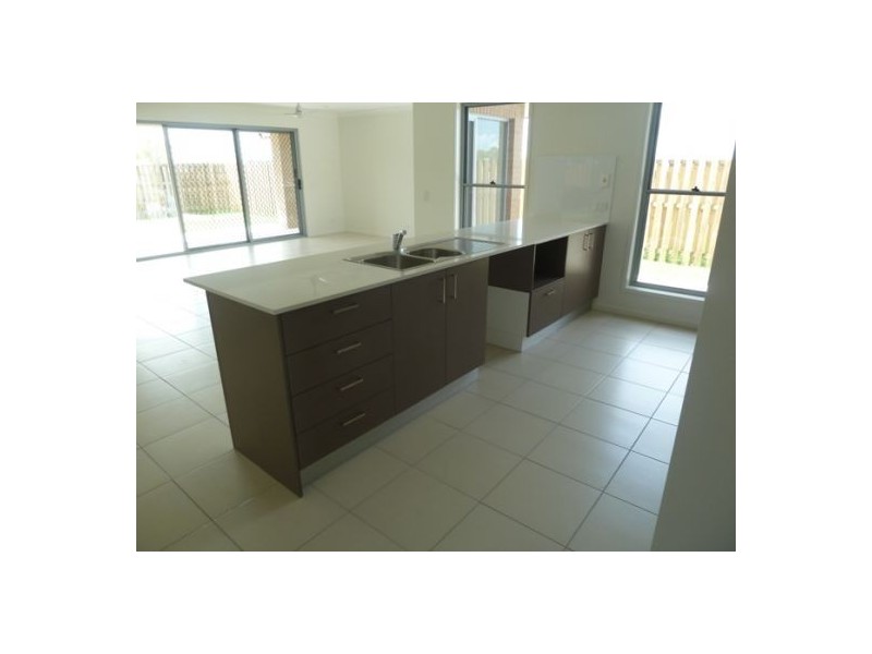 16 Oxley Circuit, Urraween QLD 4655