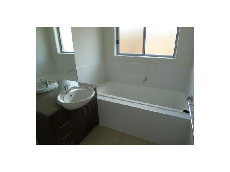 16 Oxley Circuit, Urraween QLD 4655