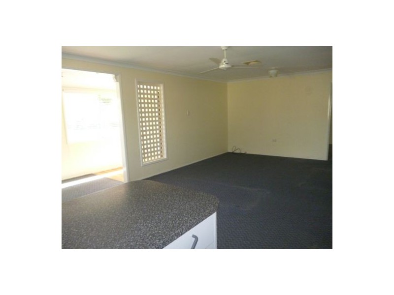 66 Kent Street – Upstairs Duplex, Urangan QLD 4655