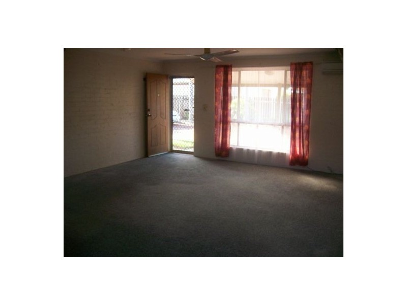 2/21 Honiton Street, Torquay QLD 4655