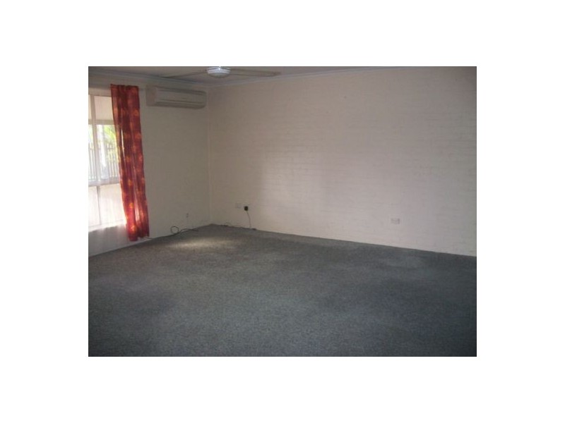 2/21 Honiton Street, Torquay QLD 4655