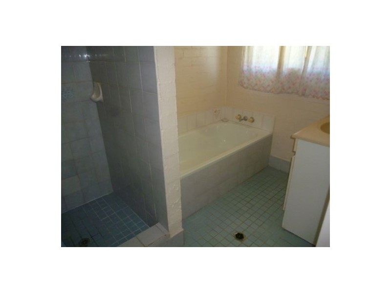 2/21 Honiton Street, Torquay QLD 4655