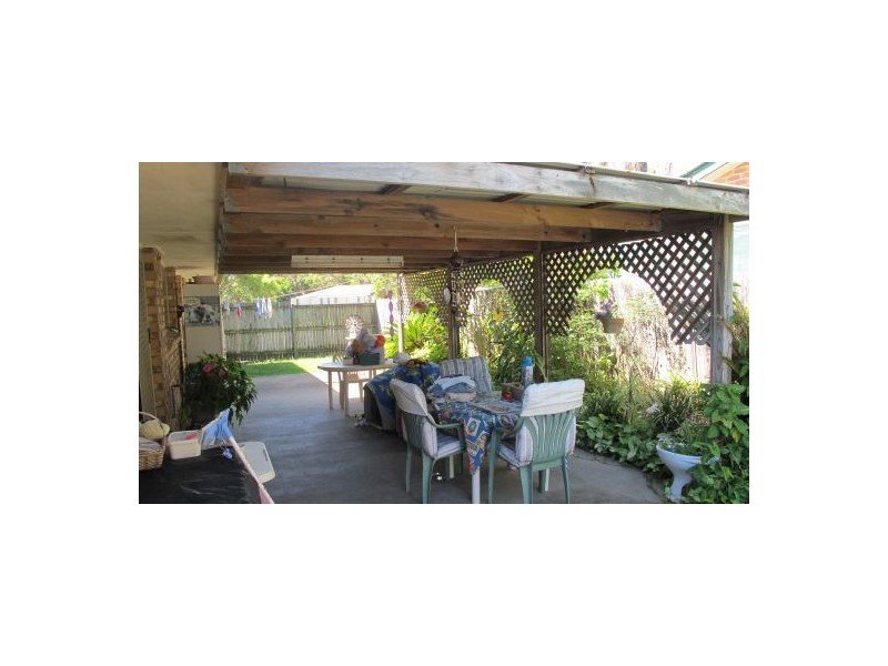 1 Debra Court, Urangan QLD 4655