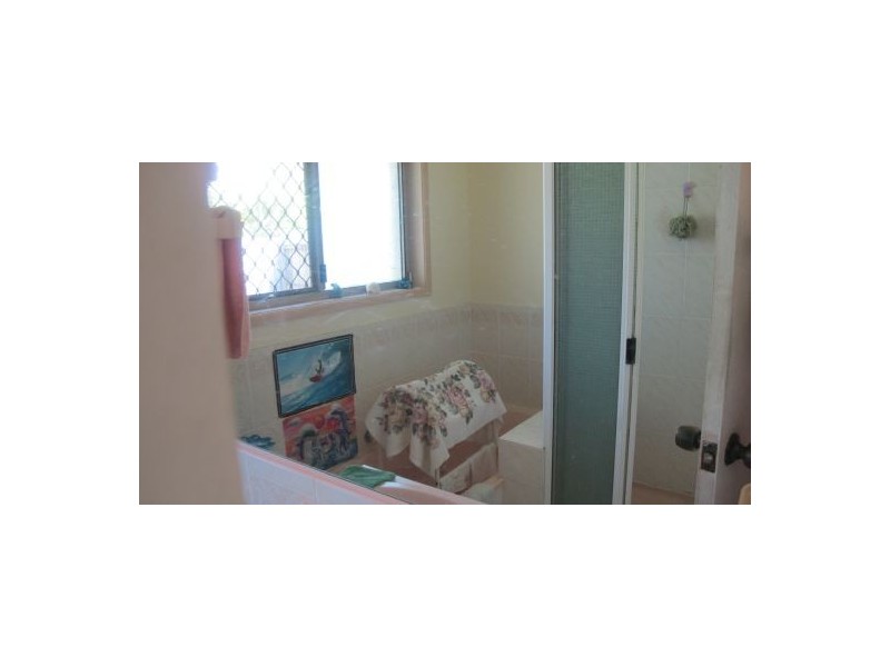 1 Debra Court, Urangan QLD 4655