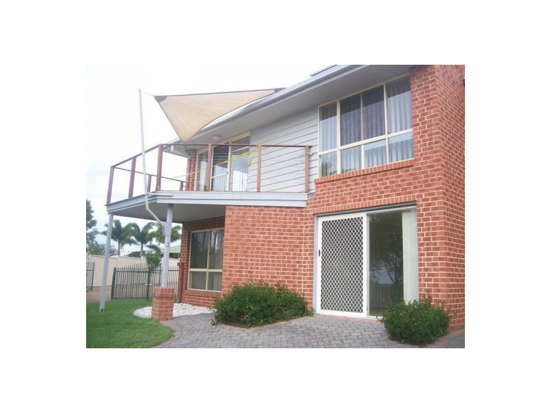 2/54 Haydn Court, Kawungan QLD 4655