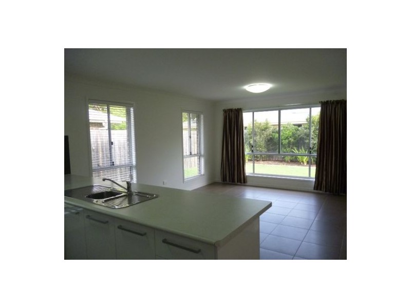 13a Daintree Drive, Urangan QLD 4655