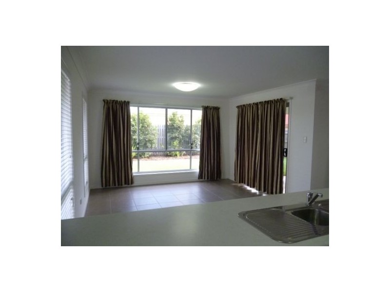 13a Daintree Drive, Urangan QLD 4655