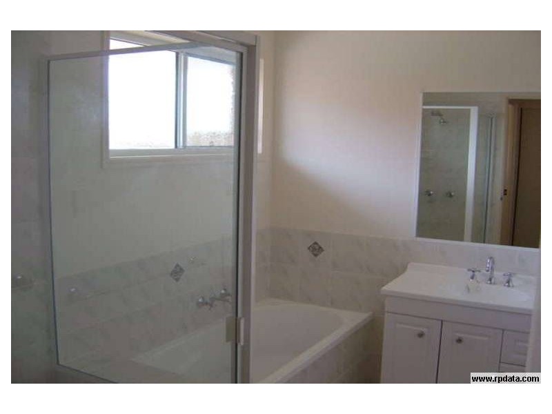 38 Archer Drive, Point Vernon QLD 4655