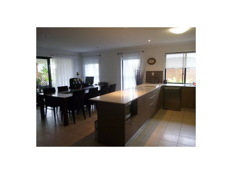 16 Santa Maria Avenue, Urraween QLD 4655