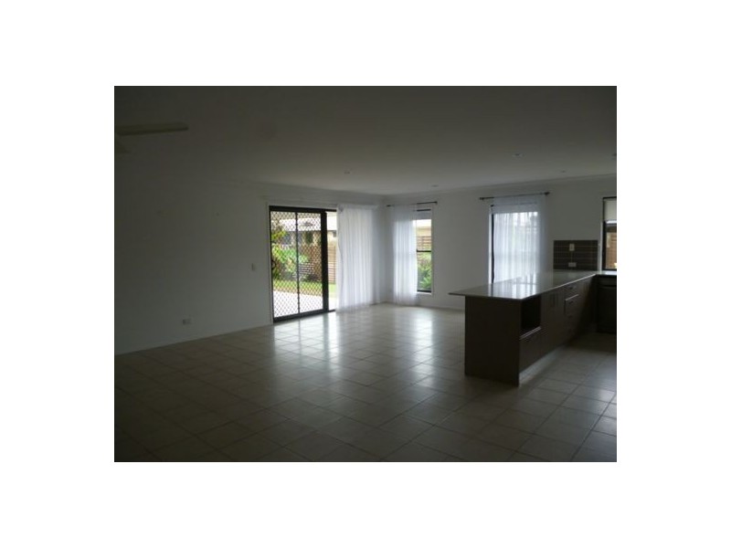 16 Santa Maria Avenue, Urraween QLD 4655