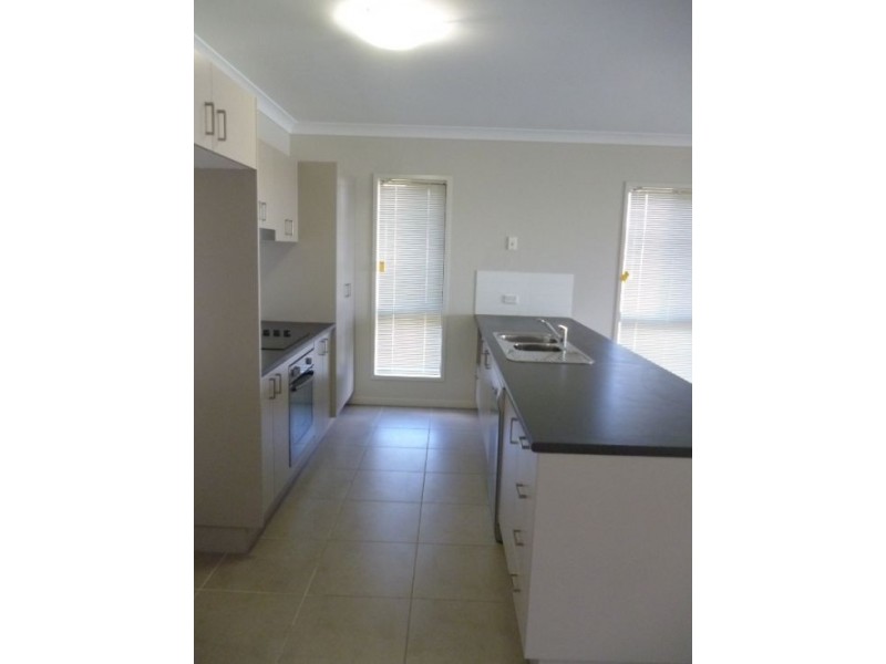 38 Earl Saint Vincent, Eli Waters QLD 4655