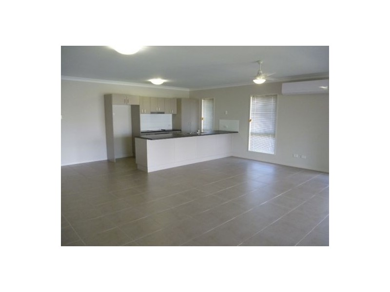 38 Earl Saint Vincent, Eli Waters QLD 4655
