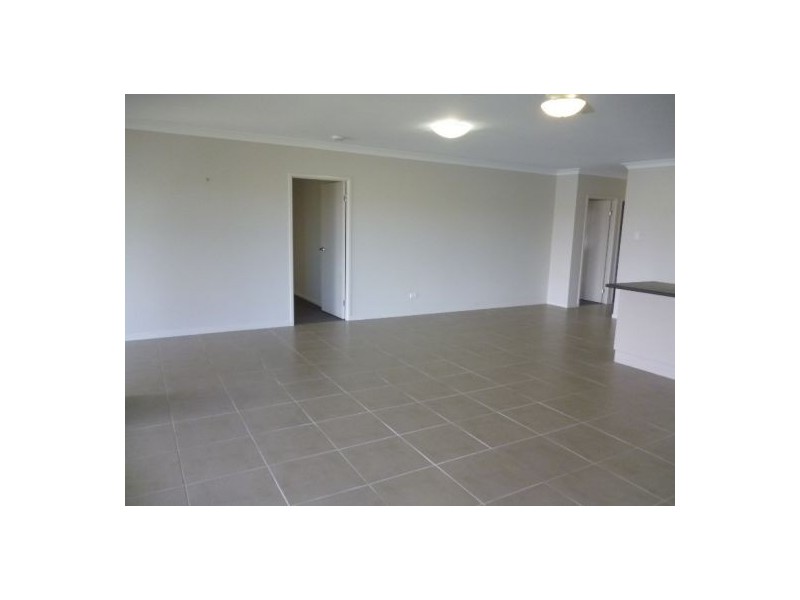38 Earl Saint Vincent, Eli Waters QLD 4655