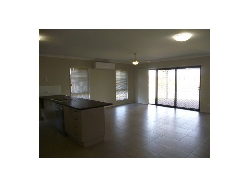 38 Earl Saint Vincent, Eli Waters QLD 4655