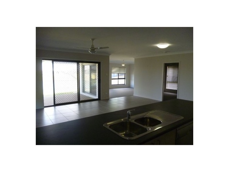 38 Earl Saint Vincent, Eli Waters QLD 4655