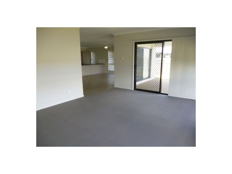 38 Earl Saint Vincent, Eli Waters QLD 4655