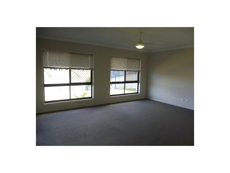 38 Earl Saint Vincent, Eli Waters QLD 4655