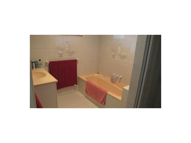 169 Pulgul Street, Urangan QLD 4655