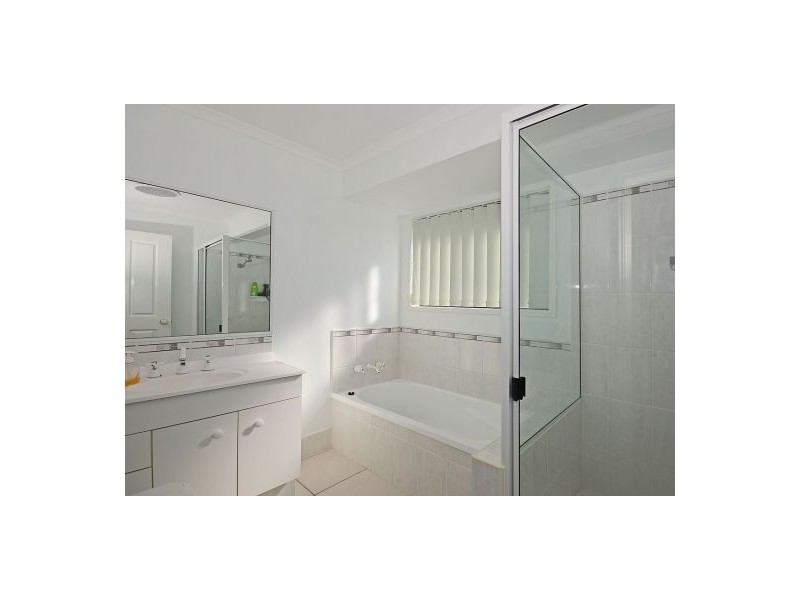 27 Archer Drive, Point Vernon QLD 4655