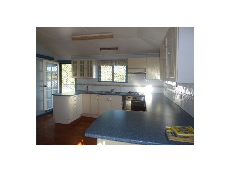 1/1 Cypress Street, Urangan QLD 4655