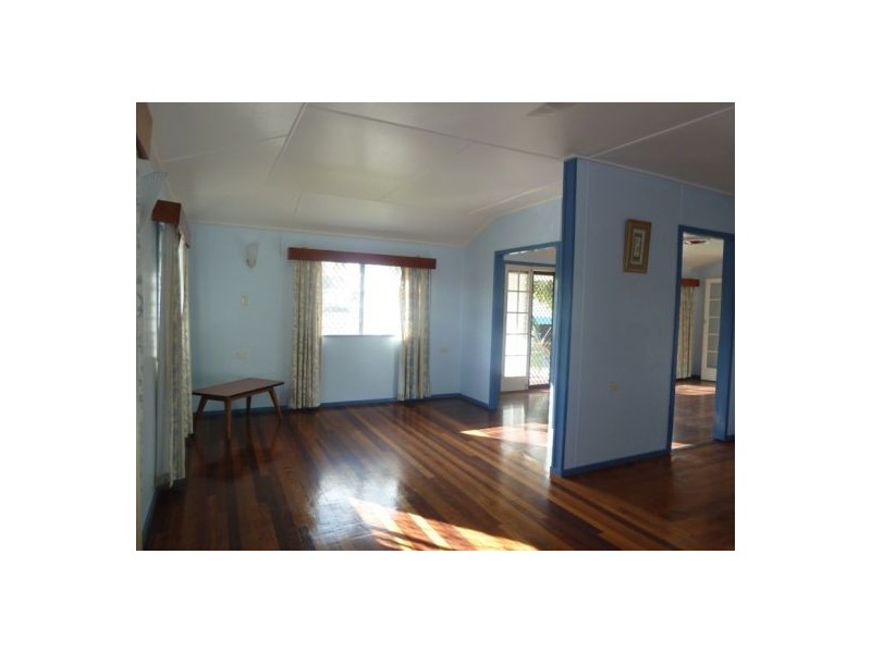 1/1 Cypress Street, Urangan QLD 4655