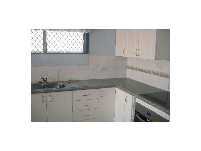 2/1 Cypress Street, Urangan QLD 4655