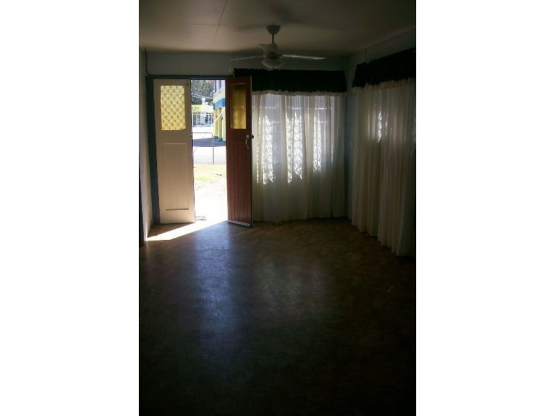 2/1 Cypress Street, Urangan QLD 4655