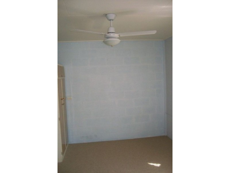 2/1 Cypress Street, Urangan QLD 4655