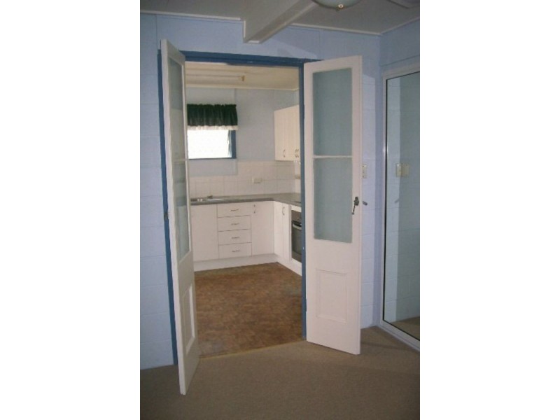 2/1 Cypress Street, Urangan QLD 4655