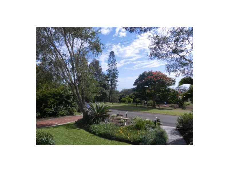 77 Esplanade, Point Vernon QLD 4655