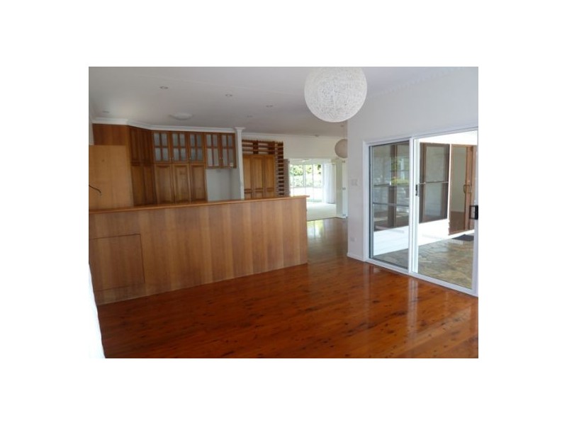 77 Esplanade, Point Vernon QLD 4655