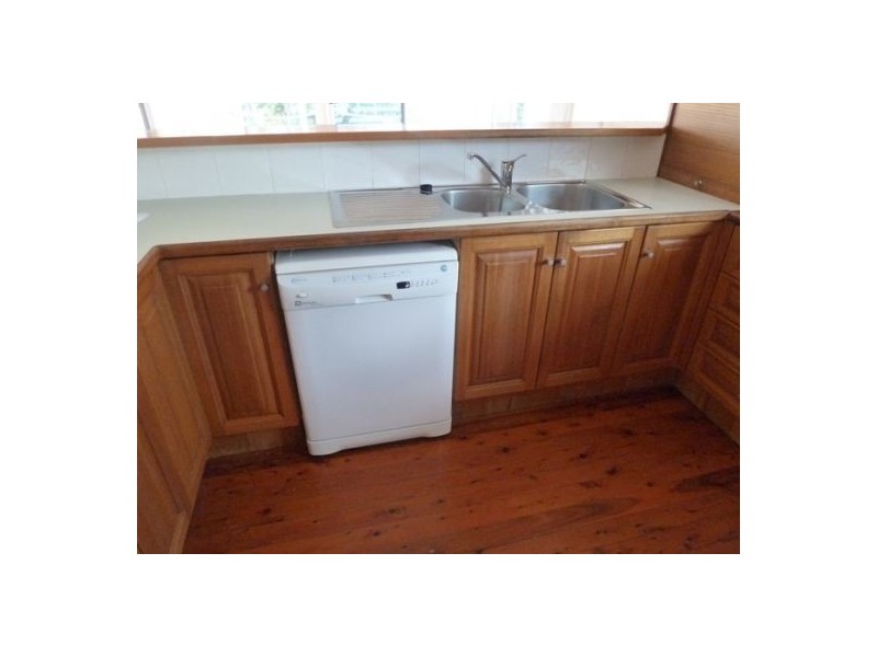 77 Esplanade, Point Vernon QLD 4655